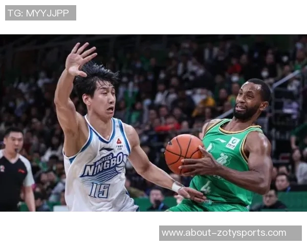 笑脸发光的篮球明星如何用热情和努力点亮赛场与生活